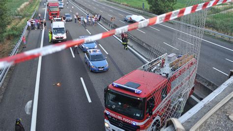 incidente montecchio emilia oggi|Arrestato lautista dellautocarro che ha ucciso ieri due persone